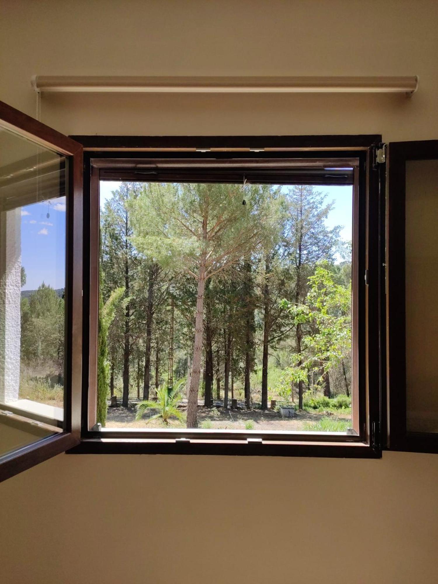Bonita Casa Blanca En El Bosque. Cordoba