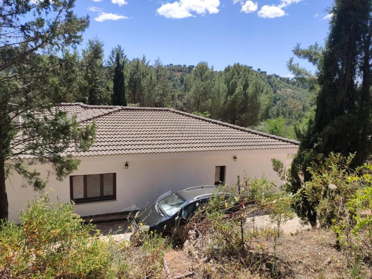 Bonita Casa Blanca En El Bosque. Chalé Córdova
