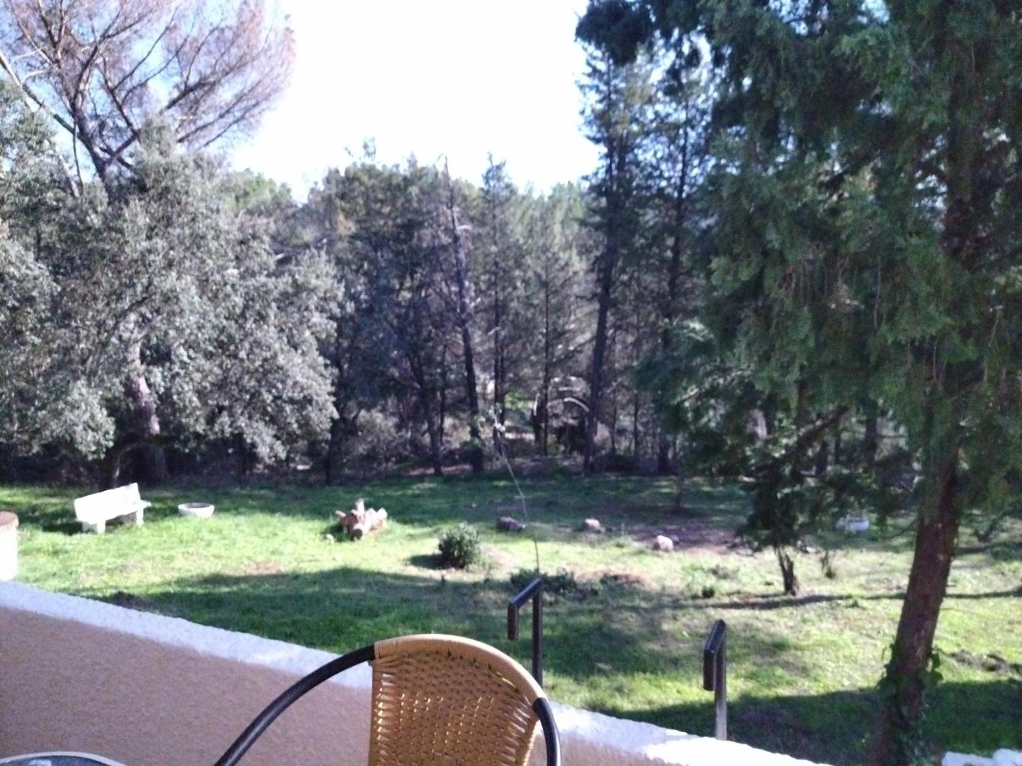 Bonita Casa Blanca En El Bosque. Chalé