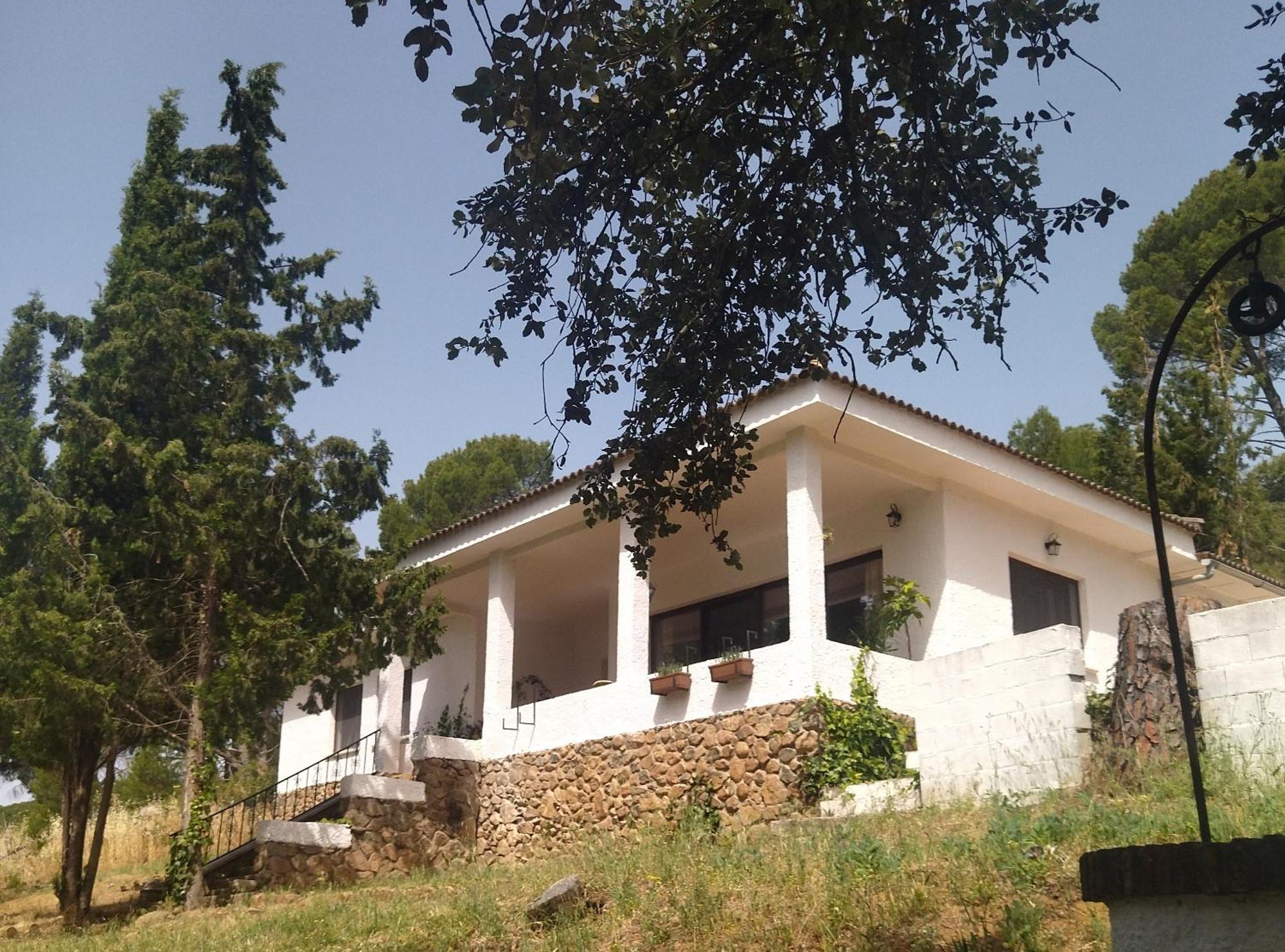 Chalé Bonita Casa Blanca En El Bosque. Córdova